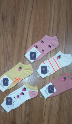 جوراب هاب مچی زنانه طرح توت فرنگی