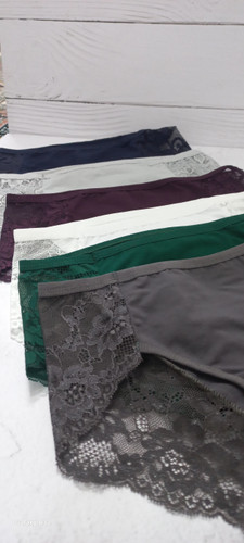 شورت های نخ و تور